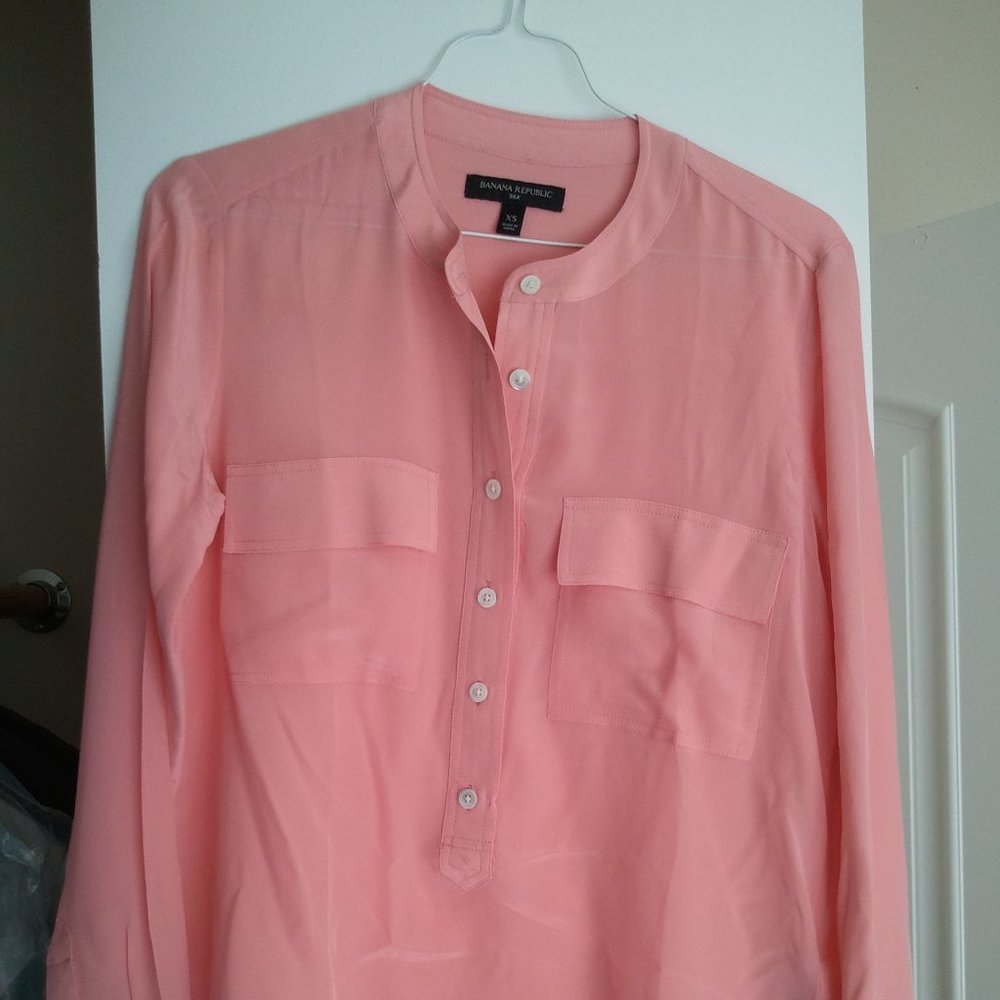 Banana Republic NWOT 100% SILK blouse XS